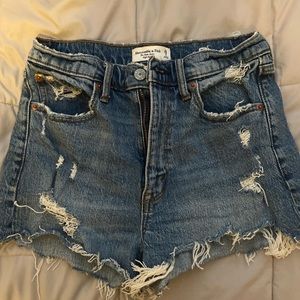 Abercrombie Mom Short — high rise
